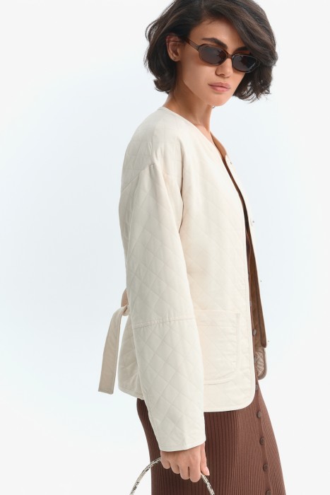 стеганая ветровка из россии вид сбоку