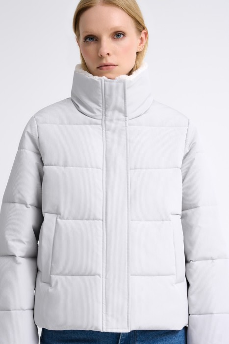 стеганая зимняя куртка от бренда снежная королева вид слева