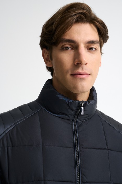 стеганая зимняя куртка по цене 11490 руб вид справа