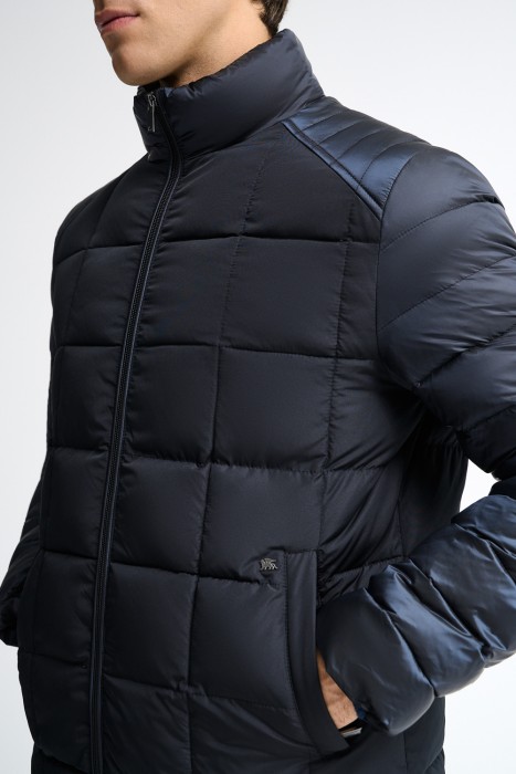 стеганая зимняя куртка из россии вид сбоку