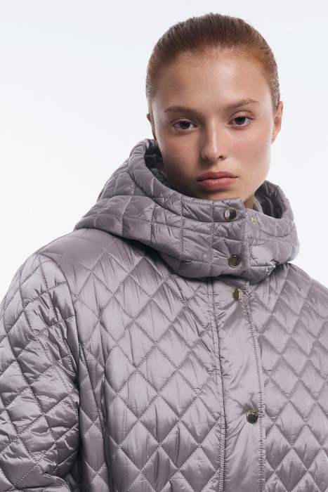 стеганое пальто с капюшоном из россии вид сбоку