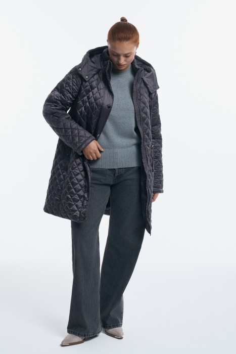 стеганое пальто с капюшоном от бренда снежная королева вид слева