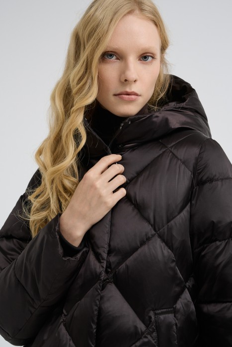 стеганое пальто с капюшоном из россии вид сбоку