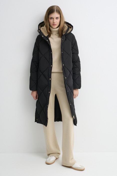 стеганое пальто с капюшоном из россии вид сбоку