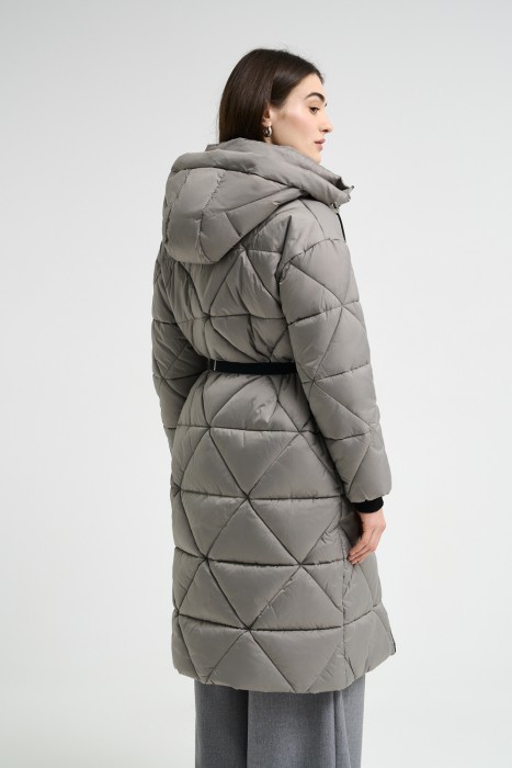 стеганое пальто с капюшоном из россии вид сбоку