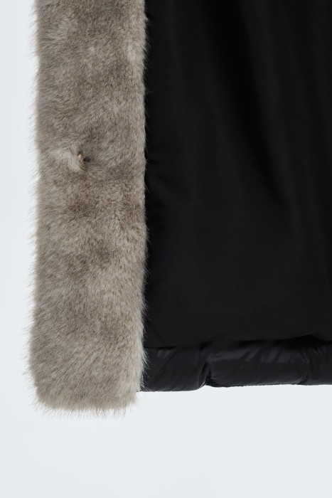 стеганое пальто с меховой отделкой из россии вид сбоку