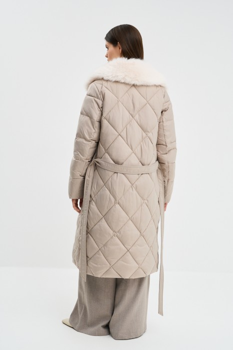 стеганое пальто с меховой отделкой по цене 12230 руб вид справа