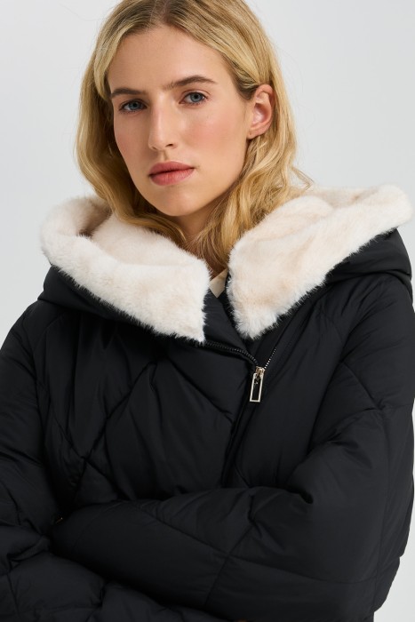 стеганое пальто с меховой отделкой из россии вид сбоку