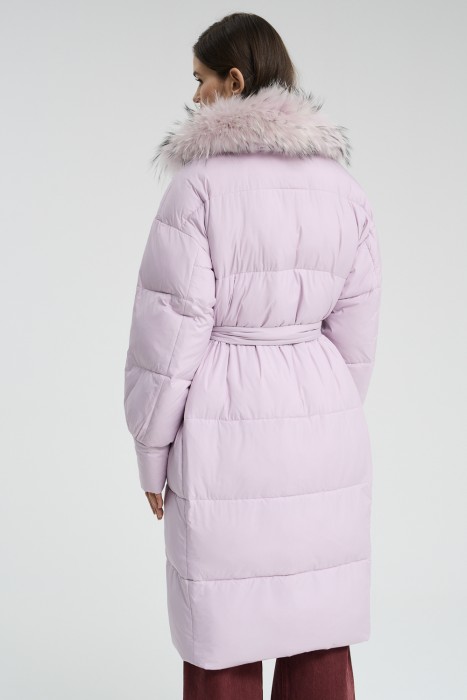 стеганое пальто с отделкой мехом енота по цене 7330 руб вид справа