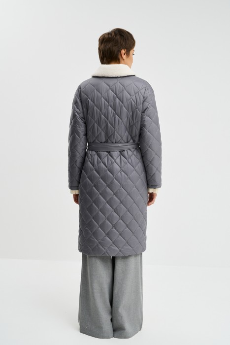 стеганое пальто с поясом по цене 4880 руб вид справа