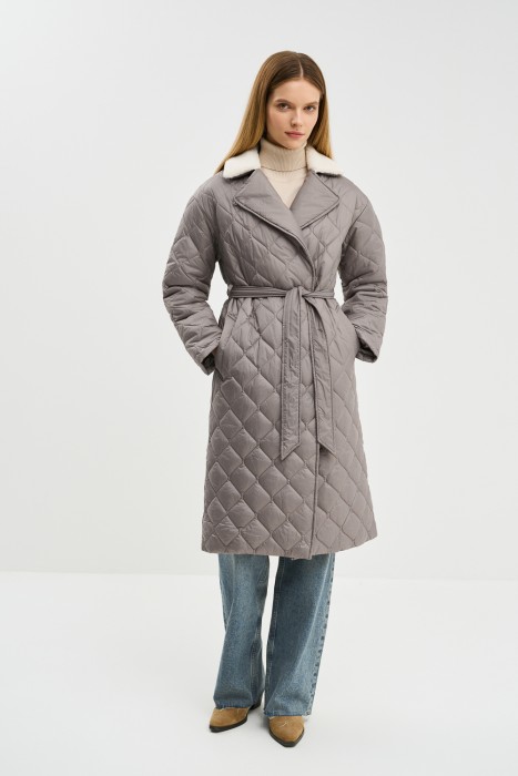 стеганое пальто с поясом от бренда снежная королева вид слева