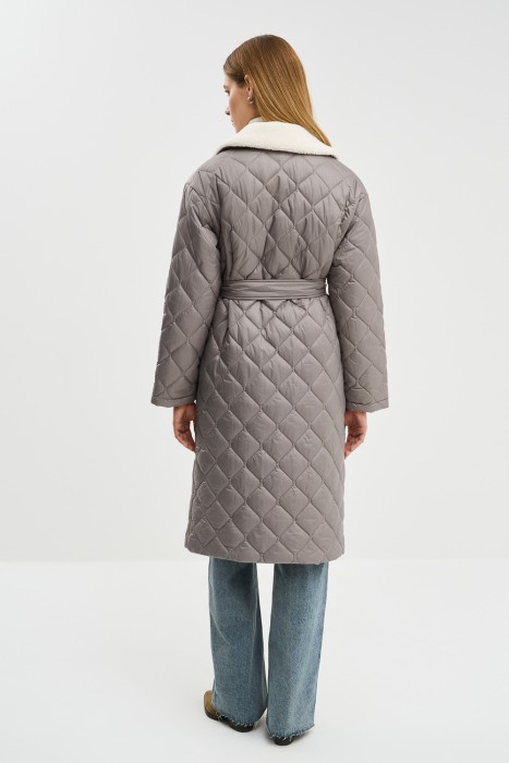 стеганое пальто с поясом по цене 4880 руб вид справа