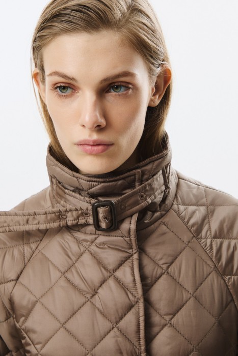 стеганое пальто с поясом из россии вид сбоку