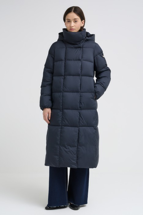 стеганое пальто со съемным капюшоном от бренда снежная королева вид слева