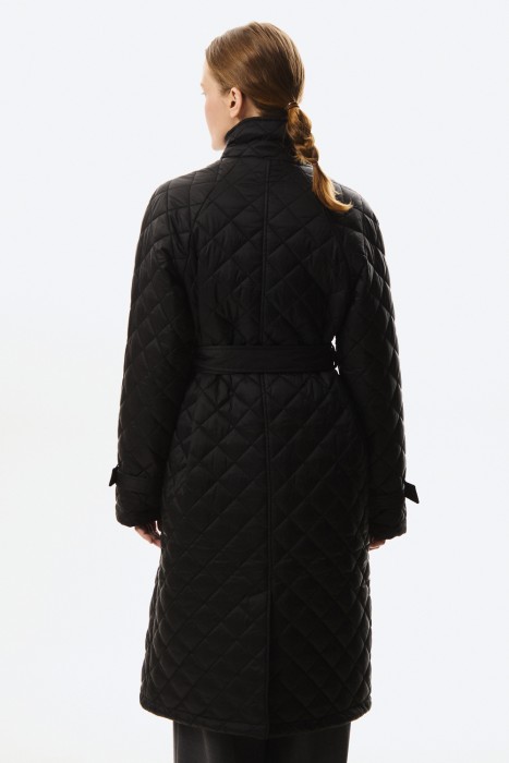 стеганое пальто по цене 5170 руб вид справа