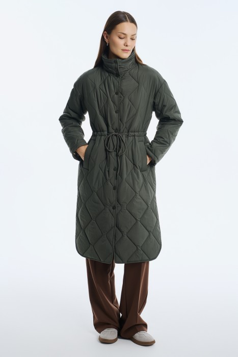 стеганое пальто от бренда снежная королева вид слева