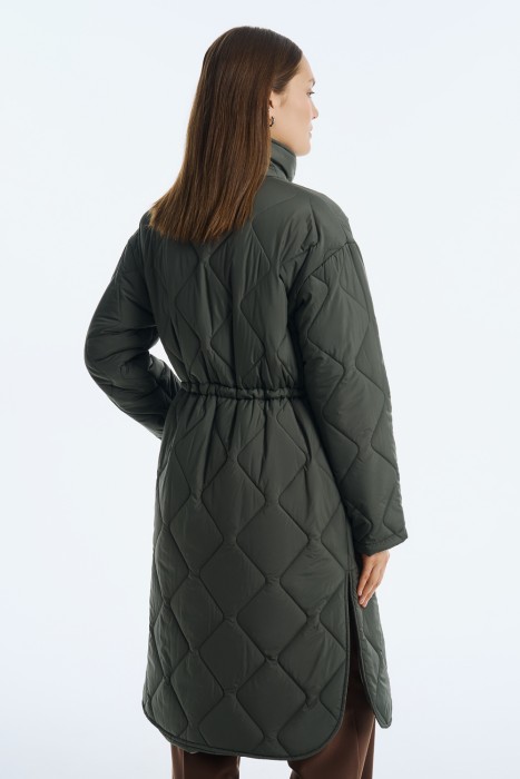 стеганое пальто по цене 4400 руб вид справа