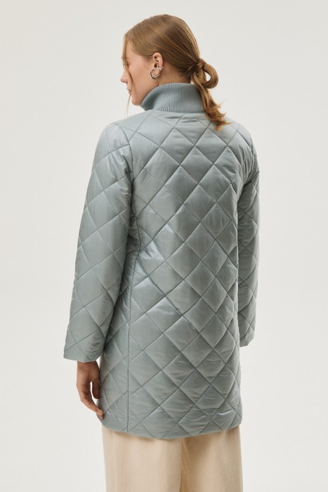 стеганое пальто по цене 4790 руб вид справа