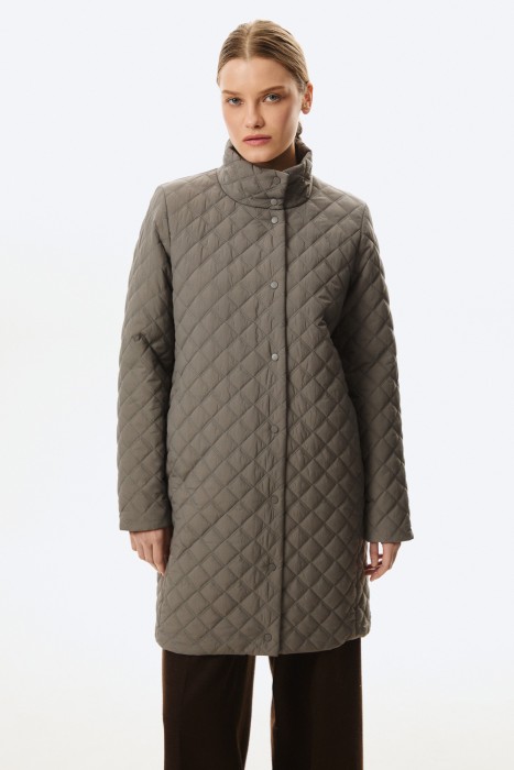 стеганое пальто от бренда снежная королева вид слева