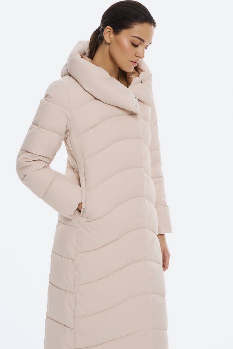 стеганое пальто по цене 5810 руб вид справа