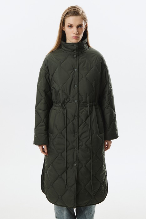 стеганое пальто от бренда снежная королева вид слева