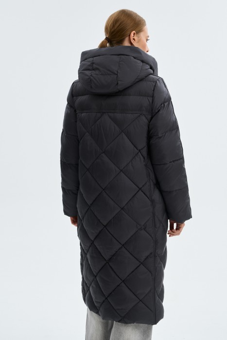 стеганое зимнее пальто с капюшоном по цене 5700 руб вид справа