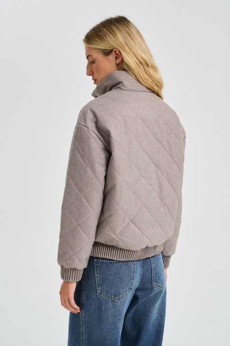 стеганый бомбер по цене 4120 руб вид справа