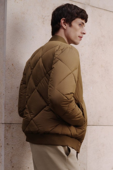 стеганый бомбер по цене 5270 руб вид справа