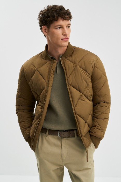 стеганый бомбер из россии вид сбоку