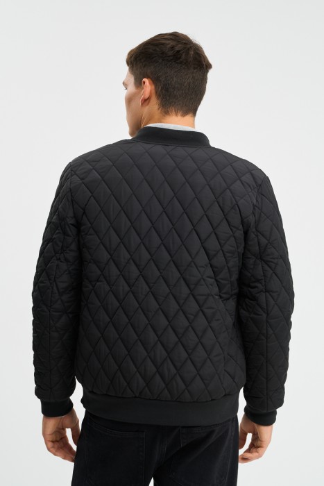 стеганый бомбер по цене 5080 руб вид справа