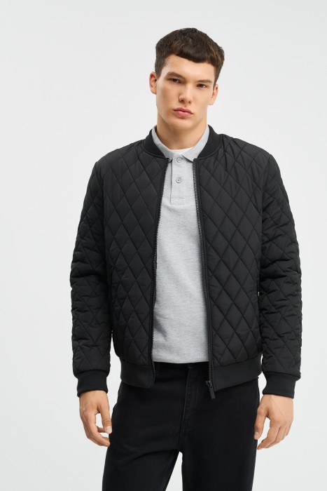 стеганый бомбер из россии вид сбоку