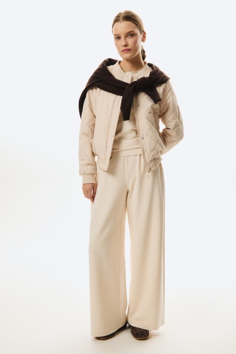 стеганый бомбер из россии вид сбоку