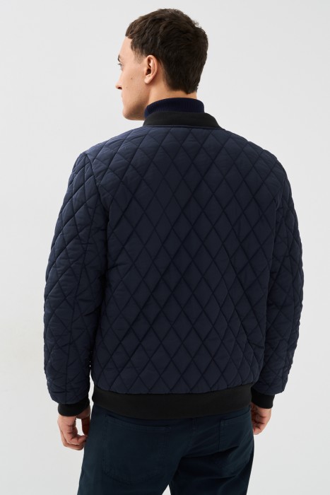 стеганый бомбер по цене 4400 руб вид справа