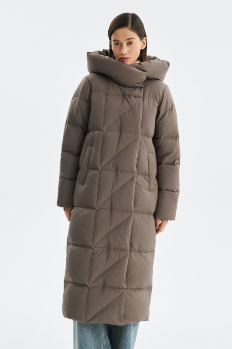 стеганый пуховик с капюшоном от бренда снежная королева вид слева