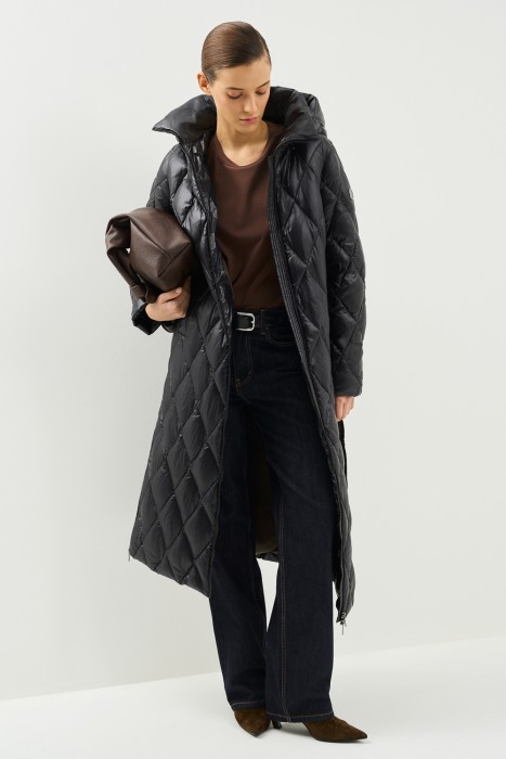 стеганый пуховик с капюшоном из россии вид сбоку