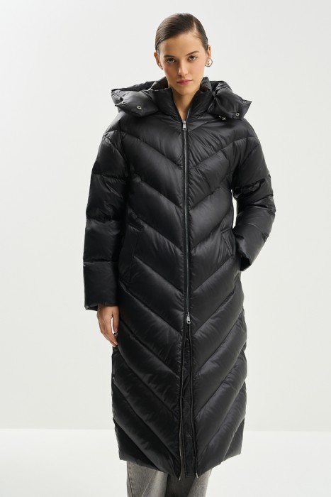 стеганый пуховик с капюшоном от бренда снежная королева вид слева