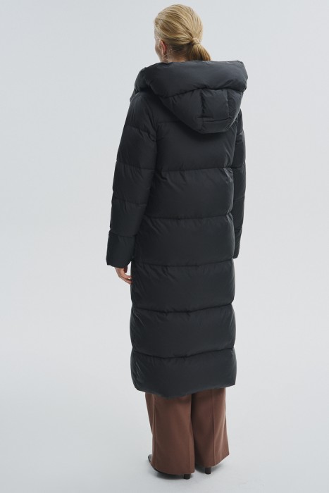 стеганый пуховик с капюшоном из россии вид сбоку