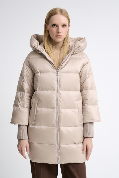 стеганый пуховик от бренда снежная королева вид слева