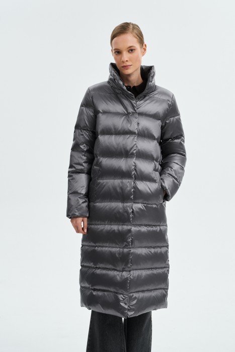 стеганый пуховик от бренда снежная королева вид слева