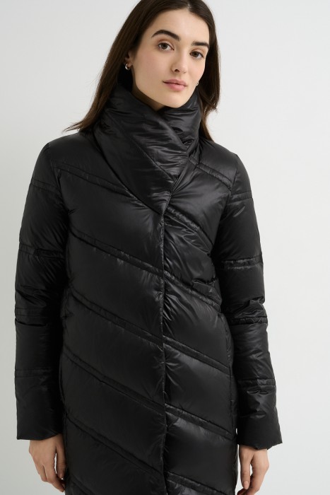 стеганый пуховик от бренда снежная королева вид слева