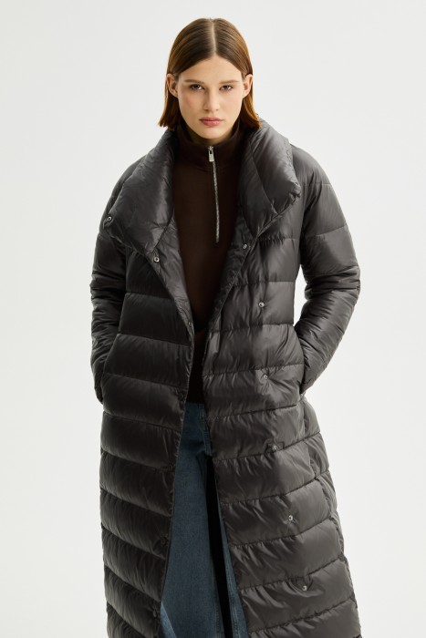 стеганый пуховик от бренда снежная королева вид слева