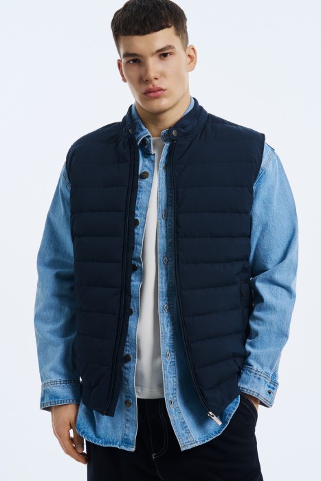 стеганый жилет от бренда снежная королева вид слева