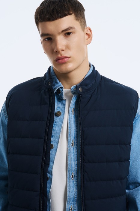 стеганый жилет из россии вид сбоку