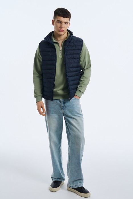 стеганый жилет от бренда снежная королева вид слева