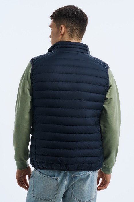 стеганый жилет по цене 2600 руб вид справа