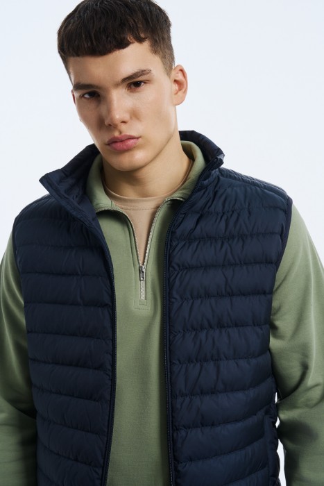 стеганый жилет из россии вид сбоку