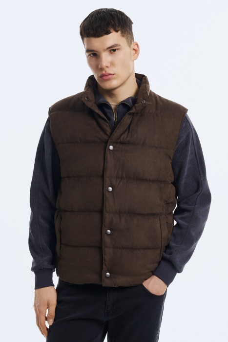 стеганый жилет от бренда снежная королева вид слева