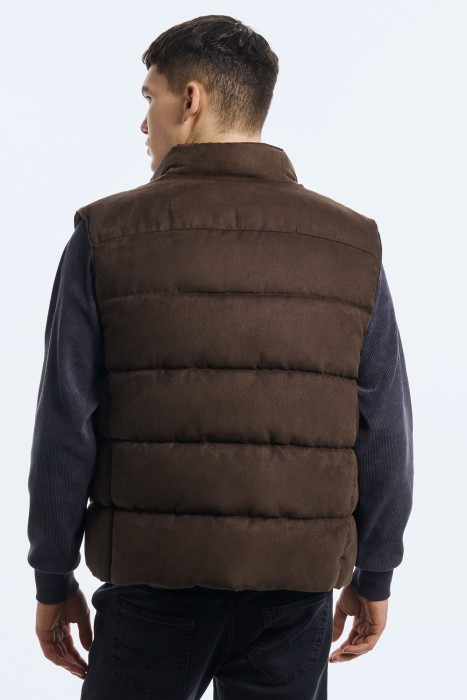 стеганый жилет по цене 4120 руб вид справа