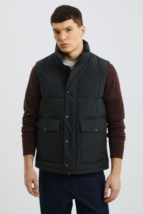 стеганый жилет от бренда снежная королева вид слева