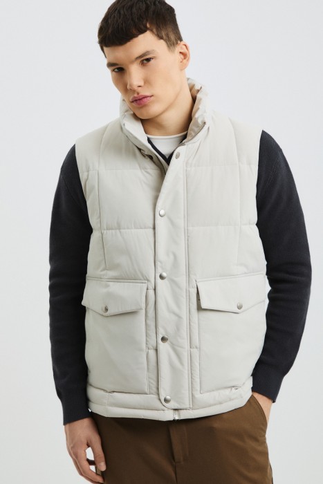 стеганый жилет от бренда снежная королева вид слева